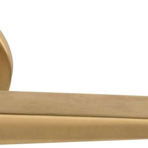 Basics LBXXIH deurkruk geveerd op ronde rozet PVD mat goud