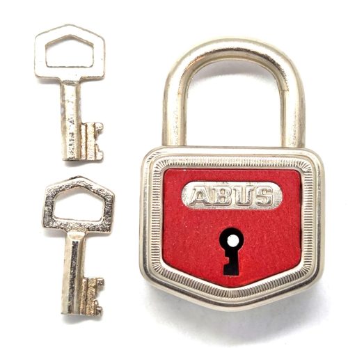 Vintage hangslot voor escape room